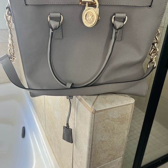Michael Kors Hamilton Tote - Picture 3 of 8